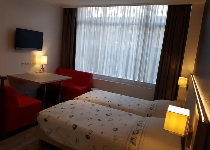 מלון Bor Scheveningen 3*