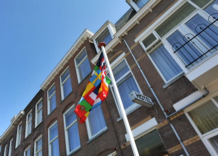 Bor Scheveningen מלון 3*