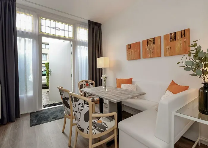 Bor Scheveningen Szálloda 3*