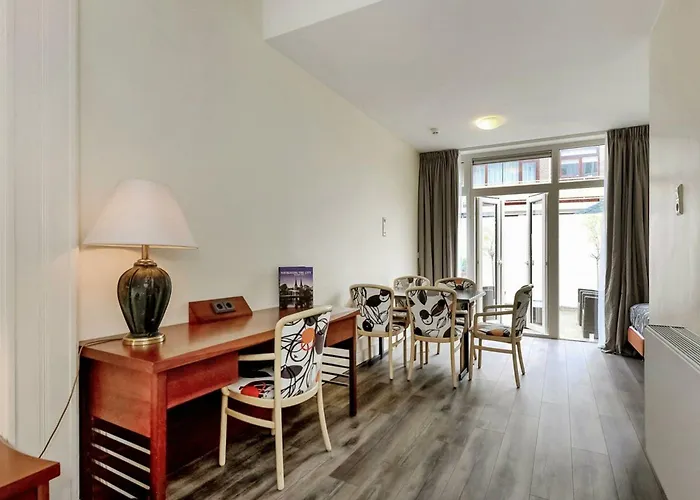 Szálloda Bor Scheveningen 3*