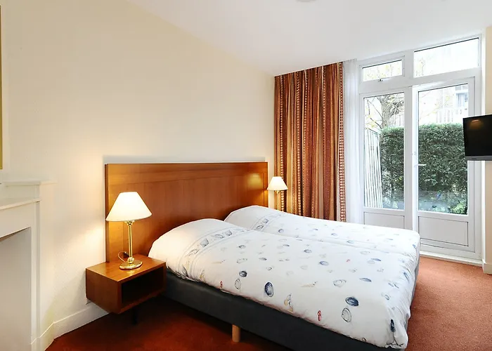 Szálloda Bor Scheveningen 3*