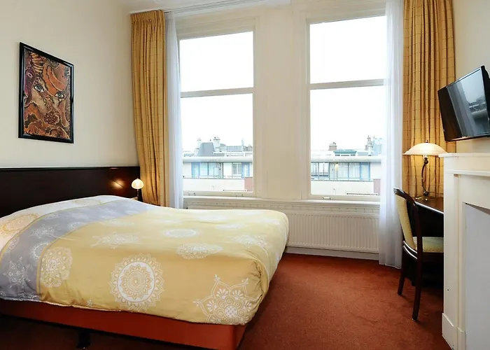 Szálloda Bor Scheveningen 3*