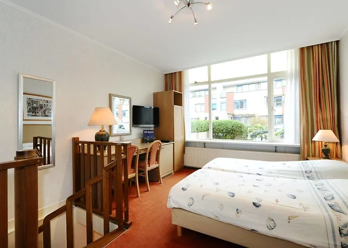 Szálloda Bor Scheveningen 3*