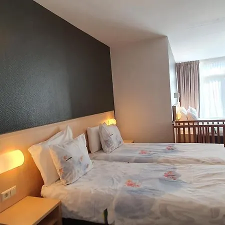 Bor Scheveningen מלון 3*